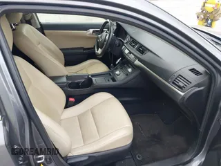 2013 Lexus CT 200h z VIN JTHKD5BH5D2172224, wystawiony jako IAAI lot #41910672 z przebiegiem 160 411 mil mil oraz . Historia ofert i sprzedaży dostępna na DreamBid. Obrazek 5.