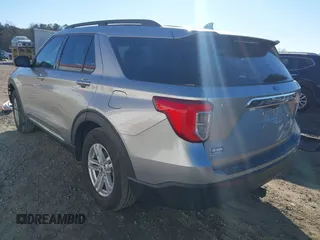 2020 Ford Explorer XLT with VIN 1FMSK7DH1LGB18321, listed as a IAAI auction lot 41339915 with 142,756 mi miles. Bid and sale history available at carsss.com. Image 3.