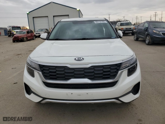 2021 Kia Seltos LX with VIN KNDEPCAA7M7187762, listed as a Copart auction lot 48712165 with 22,014 mi miles and Salvage Title. Bid and sale history available at carsss.com. Image 5.
