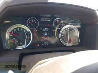 2017 Ram 2500 Laramie z VIN 3C6UR5FL6HG693953, wystawiony jako IAAI lot #41849571 z przebiegiem 99 754 mil mil oraz . Historia ofert i sprzedaży dostępna na DreamBid. Obrazek 15.
