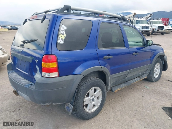 2005 Ford Escape XLT with VIN 1FMYU93155KB49222, listed as a IAAI auction lot 42055463 with 208,866 mi miles. Bid and sale history available at carsss.com. Image 4.