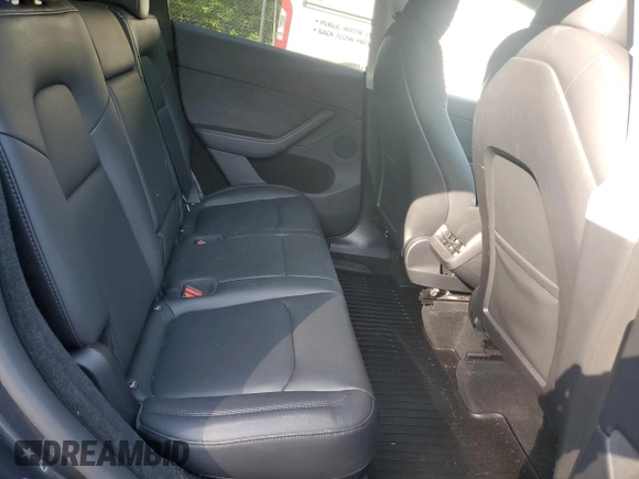 2024 Tesla Model Y Long Range with VIN 7SAYGDEE4RA299503, listed as a Copart auction lot 61950585 with 17,077 mi miles and Salvage title. Bid and sale history available at DreamBid. Image 10.