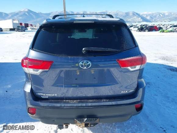 2018 Toyota Highlander SE with VIN 5TDJZRFH7JS867633, listed as a IAAI auction lot 41563063 with 129,190 mi miles. Bid and sale history available at carsss.com. Image 16.