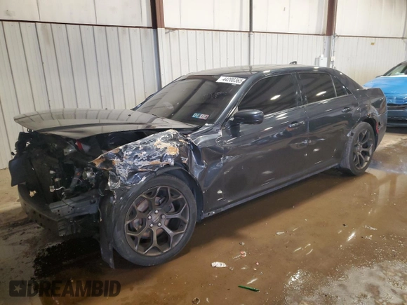 2019 Chrysler 300 S z VIN 2C3CCABG4KH640476, wystawiony jako Copart lot #44200365 z przebiegiem 80 077 mil mil oraz Szkody całkowita. Historia ofert i sprzedaży dostępna na DreamBid. Obrazek 1.