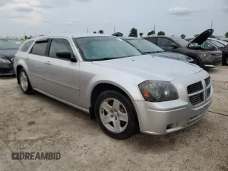 2005 Dodge Magnum SE z VIN 2D4FV48V25H550292, wystawiony jako Copart lot #73678344 z przebiegiem 174 798 mil mil oraz Nie do naprawy • Non repairable. Historia ofert i sprzedaży dostępna na DreamBid. Obrazek 4.