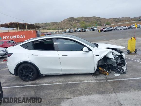 2020 Tesla Model Y Long Range with VIN 5YJYGDEE2LF022484, listed as a IAAI auction lot 41798662 with 108,978 mi miles and . Bid and sale history available at DreamBid. Image 13.