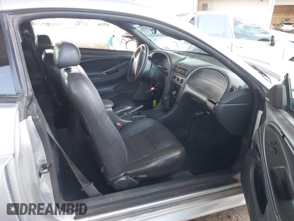 2001 Ford Mustang GT Deluxe z VIN 1FAFP42X11F210649, wystawiony jako IAAI lot #42052467 z przebiegiem 140 675 mil mil oraz . Historia ofert i sprzedaży dostępna na DreamBid. Obrazek 5.