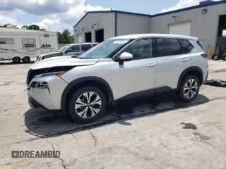 2021 Nissan Rogue SV z VIN 5N1AT3BB7MC733691, wystawiony jako Copart lot #59011065 z przebiegiem 61 827 mil mil oraz Szkoda całkowita • Salvage title. Historia ofert i sprzedaży dostępna na DreamBid. Obrazek 1.