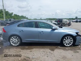 2017 Volvo S60 Inscription z VIN LYV402TK5HB196218, wystawiony jako IAAI lot #42330936 z przebiegiem 111 608 mil mil oraz . Historia ofert i sprzedaży dostępna na DreamBid. Obrazek 14.
