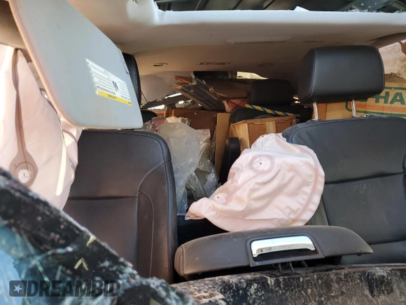 2017 Chevrolet Suburban Premier z VIN 1GNSKJKC3HR126366, wystawiony jako Copart lot #42008635 z przebiegiem Nie podano mil oraz Szkoda całkowita • Salvage title. Historia ofert i sprzedaży dostępna na DreamBid. Obrazek 10.
