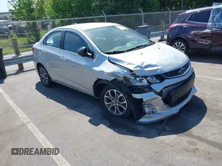 2019 Chevrolet Sonic LT z VIN 1G1JD5SB3K4112641, wystawiony jako IAAI lot #42183793 z przebiegiem 45 418 mil mil oraz . Historia ofert i sprzedaży dostępna na DreamBid. Obrazek 1.