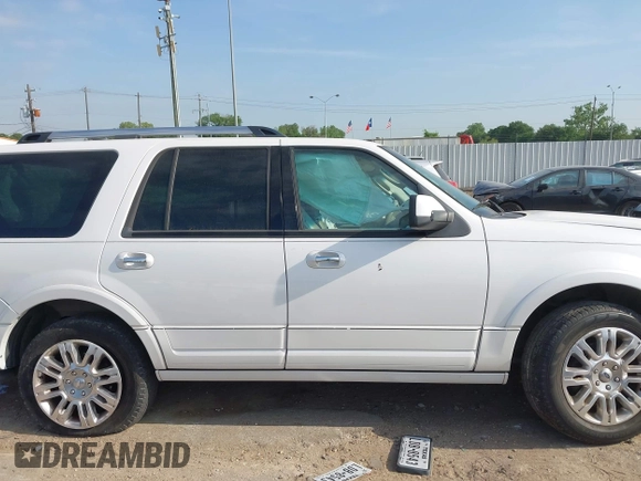 2011 Ford Expedition Limited z VIN 1FMJU1K55BEF47564, wystawiony jako IAAI lot #42032895 z przebiegiem Nie podano mil oraz . Historia ofert i sprzedaży dostępna na DreamBid. Obrazek 12.