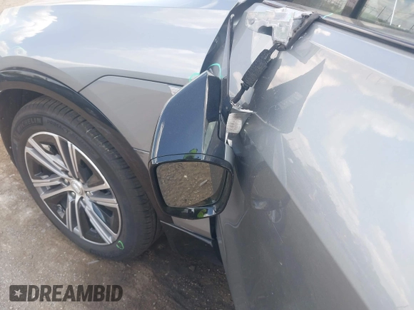 2024 Cadillac LYRIQ Luxury z VIN 1GYKPRRL8RZ128706, wystawiony jako IAAI lot #42161670 z przebiegiem 12 258 mil mil oraz . Historia ofert i sprzedaży dostępna na DreamBid. Obrazek 20.