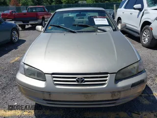 1999 Toyota Camry LE z VIN 4T1BG22K4XU428344, wystawiony jako IAAI lot #42269049 z przebiegiem 330 395 mil mil oraz . Historia ofert i sprzedaży dostępna na DreamBid. Obrazek 6.