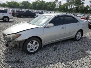 2003 Toyota Camry LE z VIN 4T1BF32K83U040178, wystawiony jako Copart lot #57154415 z przebiegiem 169 211 mil mil oraz Szkoda całkowita • Salvage title. Historia ofert i sprzedaży dostępna na DreamBid. Obrazek 1.