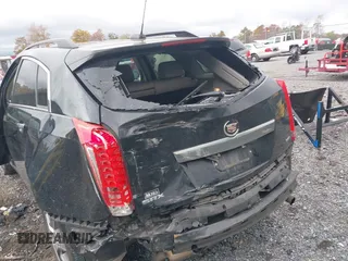 2015 Cadillac SRX z VIN 3GYFNAE30FS515953, wystawiony jako IAAI lot #40562508 z przebiegiem 163 112 mil mil oraz . Historia ofert i sprzedaży dostępna na DreamBid. Obrazek 6.
