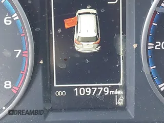2018 Toyota RAV4 XLE z VIN 2T3WFREV2JW468231, wystawiony jako IAAI lot #42288978 z przebiegiem 109 779 mil mil oraz . Historia ofert i sprzedaży dostępna na DreamBid. Obrazek 16.