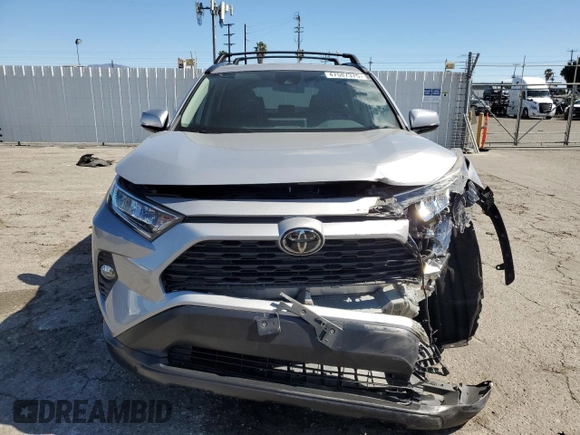 2020 Toyota RAV4 XLE Premium with VIN 2T3C1RFV4LW079612, listed as a Copart auction lot 47587375 with 40,218 mi miles and Salvage Title. Bid and sale history available at carsss.com. Image 5.