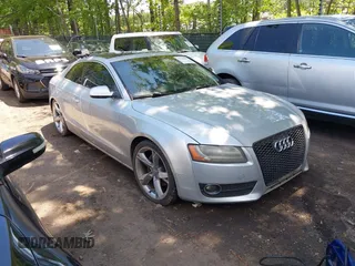2012 Audi A5 Premium Plus z VIN WAULFAFR7CA027599, wystawiony jako IAAI lot #42201693 z przebiegiem 126 866 mil mil oraz . Historia ofert i sprzedaży dostępna na DreamBid. Obrazek 1.