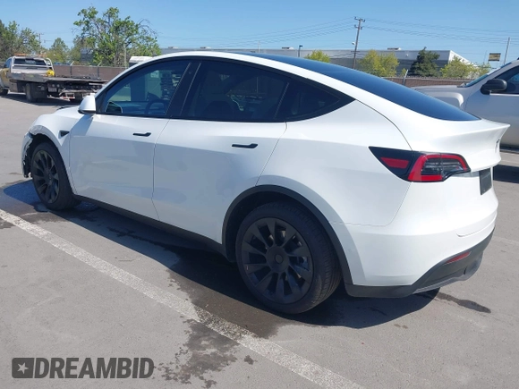 2021 Tesla Model Y Long Range with VIN 5YJYGDEEXMF280480, listed as a IAAI auction lot 41993633 with 69,579 mi miles. Bid and sale history available at carsss.com. Image 3.