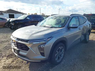 2024 Chevrolet Trax LT with VIN KL77LHE28RC233258, listed as a IAAI auction lot 40764996 with 3,539 mi miles. Bid and sale history available at carsss.com. Image 2.