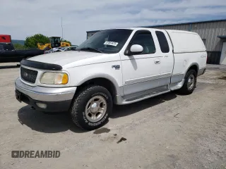 2001 Ford F-150 XL z VIN 1FTRX18L51NA06629, wystawiony jako Copart lot #57061675 z przebiegiem 128 384 mil mil oraz Czysty tytuł • Clean title. Historia ofert i sprzedaży dostępna na DreamBid. Obrazek 1.