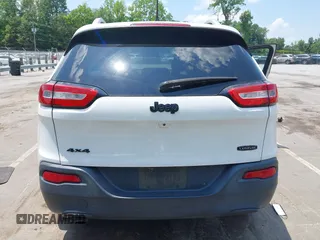 2016 Jeep Cherokee Latitude z VIN 1C4PJMCB2GW372592, wystawiony jako IAAI lot #42493346 z przebiegiem 95 519 mil mil oraz . Historia ofert i sprzedaży dostępna na DreamBid. Obrazek 16.
