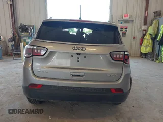 2019 Jeep Compass Latitude с VIN 3C4NJDBB1KT622637, выставлен на аукционе IAAI как лот 42567584 с пробегом Не указан миль и . История ставок и продаж доступна на DreamBid. Изображение 16.