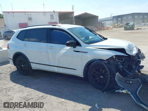 2022 Volkswagen Tiguan SE R-Line Black with VIN 3VVCB7AX5NM009696, listed as a IAAI auction lot 42364884 with 45,380 mi miles and . Bid and sale history available at DreamBid. Image 12.