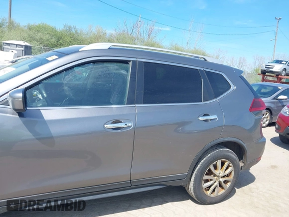 2018 Nissan Rogue SV z VIN KNMAT2MV6JP569246, wystawiony jako IAAI lot #42085827 z przebiegiem 143 364 mil mil oraz . Historia ofert i sprzedaży dostępna na DreamBid. Obrazek 14.