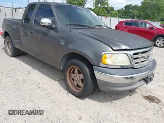 2002 Ford F-150 XL z VIN 2FTRX07W52CA61756, wystawiony jako IAAI lot #42739275 z przebiegiem 149 151 mil mil oraz . Historia ofert i sprzedaży dostępna na DreamBid. Obrazek 1.