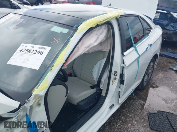 2024 Volkswagen Jetta SE with VIN 3VW7M7BU4RM097738, listed as a IAAI auction lot 42582290 with 2,598 mi miles and . Bid and sale history available at DreamBid. Image 6.
