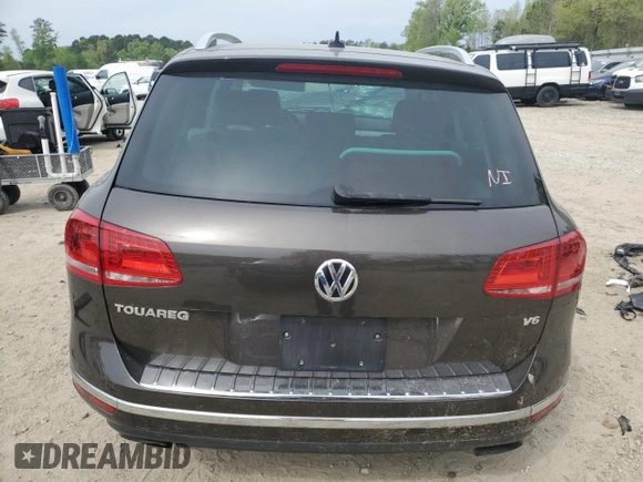 2016 Volkswagen Touareg Sport z VIN WVGEF9BP3GD013102, wystawiony jako Copart lot #53333375 z przebiegiem Nie podano mil oraz Szkoda całkowita • Salvage title. Historia ofert i sprzedaży dostępna na DreamBid. Obrazek 6.