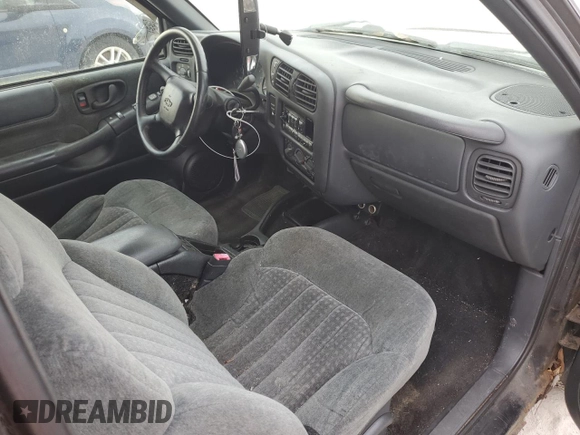 2002 Chevrolet S-10 LS with VIN 1GCDT19W528176049, listed as a Copart auction lot 44187225 with 0 mi miles and Clean Title. Bid and sale history available at carsss.com. Image 8.