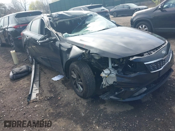2020 Kia Optima LX z VIN 5XXGT4L31LG418136, wystawiony jako IAAI lot #42048290 z przebiegiem 62 810 mil mil oraz . Historia ofert i sprzedaży dostępna na DreamBid. Obrazek 1.