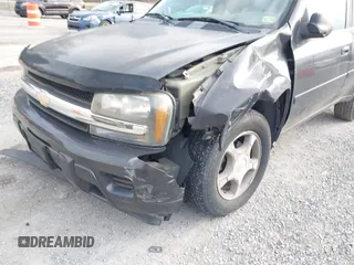 2007 Chevrolet TrailBlazer LS with VIN 1GNDT13S972114838, listed as a IAAI auction lot 41905506 with 192,123 mi miles. Bid and sale history available at carsss.com. Image 6.