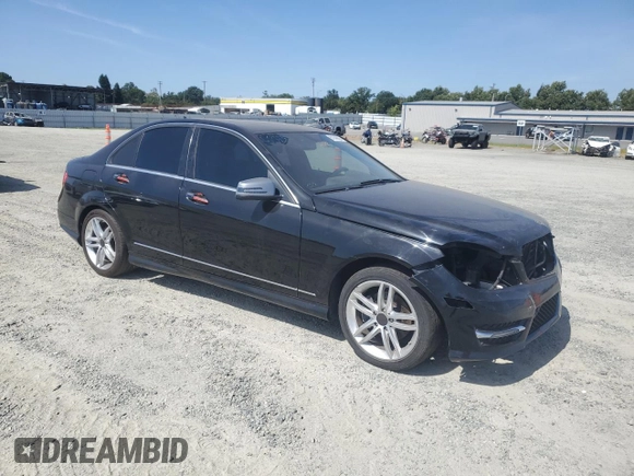 2013 Mercedes-Benz C 250 Sport с VIN WDDGF4HB4DA805824, выставлен на аукционе Copart как лот 61940825 с пробегом Не указан миль и Списание • Salvage title. История ставок и продаж доступна на DreamBid. Изображение 4.