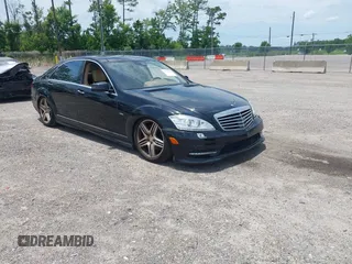2012 Mercedes-Benz S 550 z VIN WDDNG7DB1CA449178, wystawiony jako IAAI lot #42550971 z przebiegiem 164 204 mil mil oraz . Historia ofert i sprzedaży dostępna na DreamBid. Obrazek 1.
