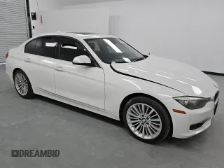 2012 BMW 3 Series 328i z VIN WBA3A5C57CF342137, wystawiony jako Copart lot #52630715 z przebiegiem 133 308 mil mil oraz Czysty tytuł • Clean title. Historia ofert i sprzedaży dostępna na DreamBid. Obrazek 4.