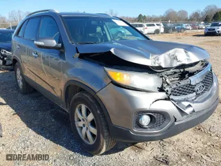 2013 Kia Sorento LX with VIN 5XYKT4A66DG357211, listed as a IAAI auction lot 41500017 with 172,693 mi miles. Bid and sale history available at carsss.com. Image 1.