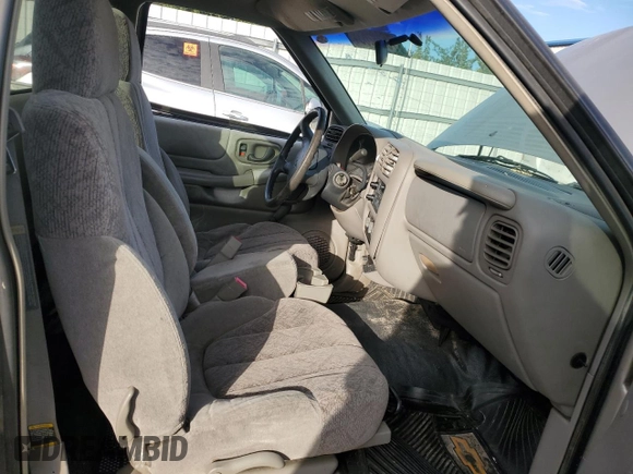 1998 GMC Sonoma z VIN 1GTCS1444WK508883, wystawiony jako Copart lot #76282634 z przebiegiem 87 110 mil mil oraz Szkoda całkowita • Salvage title. Historia ofert i sprzedaży dostępna na DreamBid. Obrazek 7.