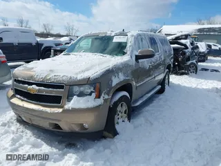 2007 Chevrolet Suburban LT with VIN 1GNFK16317R366798, listed as a IAAI auction lot 41582762 with 215,181 mi miles. Bid and sale history available at carsss.com. Image 17.