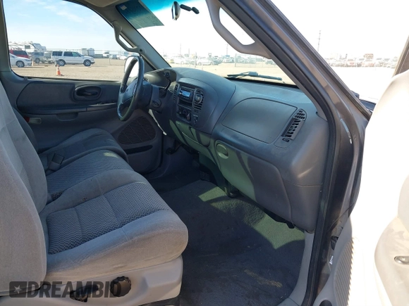 2002 Ford F-150 XL z VIN 1FTRF07272KB83272, wystawiony jako IAAI lot #41266432 z przebiegiem Nie podano mil oraz . Historia ofert i sprzedaży dostępna na DreamBid. Obrazek 5.