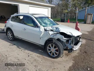2017 Infiniti QX50 with VIN JN1BJ0RR6HM402572, listed as a IAAI auction lot 42045060 with 44,295 mi miles. Bid and sale history available at carsss.com. Image 1.