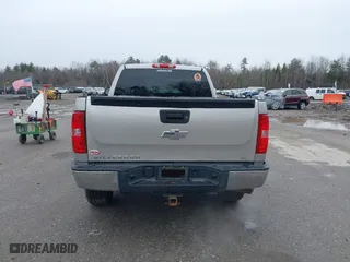 2009 Chevrolet Silverado 1500 LT with VIN 2GCEK29J691113086, listed as a IAAI auction lot 41979196 with 215,729 mi miles. Bid and sale history available at carsss.com. Image 16.