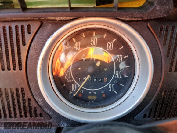 1971 Volkswagen Beetle with VIN 1112121729, listed as a Copart auction lot 88161105 with 16,992 mi miles and Salvage Title. Bid and sale history available at DreamBid. Image 9.