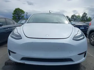 2022 Tesla Model Y Long Range z VIN 7SAYGDEE6NF419332, wystawiony jako IAAI lot #42020974 z przebiegiem 55 680 mil mil oraz . Historia ofert i sprzedaży dostępna na DreamBid. Obrazek 12.