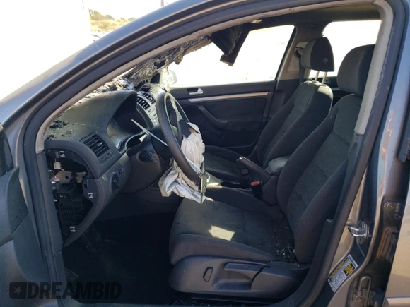 2008 Volkswagen Rabbit S с VIN WVWDB71KX8W132020, выставлен на аукционе Copart как лот 75615374 с пробегом Не указан миль и Чистый • Clean title. История ставок и продаж доступна на DreamBid. Изображение 7.