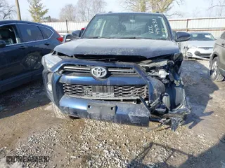 2020 Toyota 4Runner SR5 with VIN JTEBU5JR3L5755668, listed as a IAAI auction lot 41415638 with 39,053 mi miles. Bid and sale history available at carsss.com. Image 6.