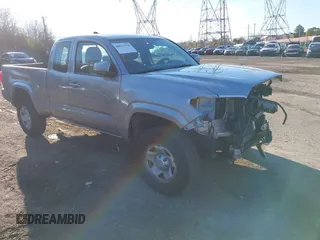 2017 Toyota Tacoma SR z VIN 5TFSX5EN9HX057404, wystawiony jako IAAI lot #40831578 z przebiegiem 91 434 mil mil oraz . Historia ofert i sprzedaży dostępna na DreamBid. Obrazek 1.